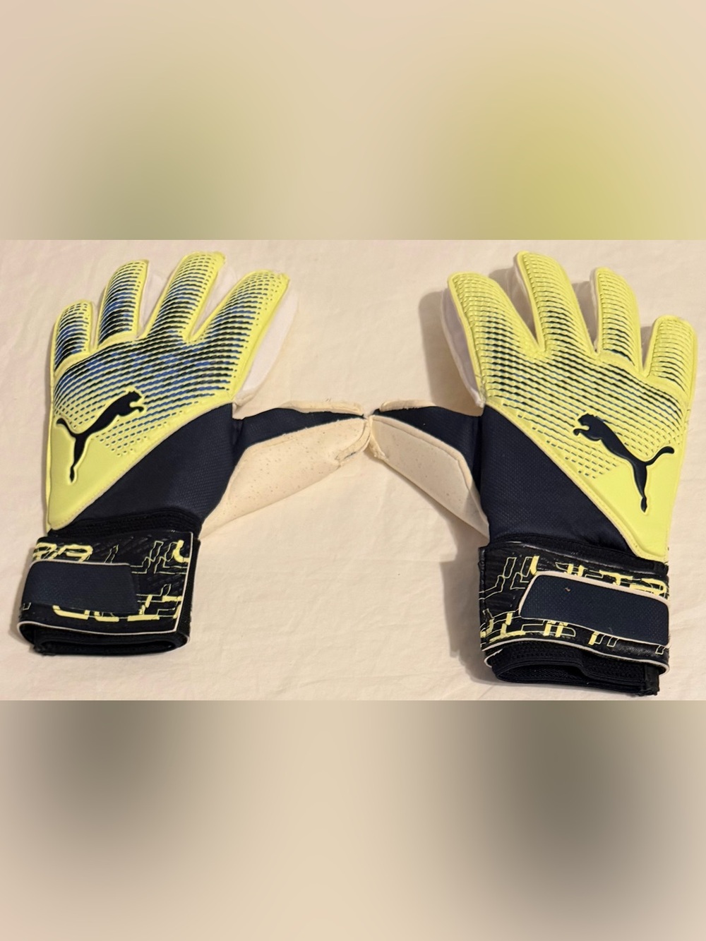 Puma Ultraprotect 2 Goalkeeper Gloves Fingerguard  04181801 Adult Sz: 9